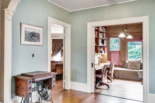 25 Hunnewell Ave, Newton MA 02458-2216 exterior