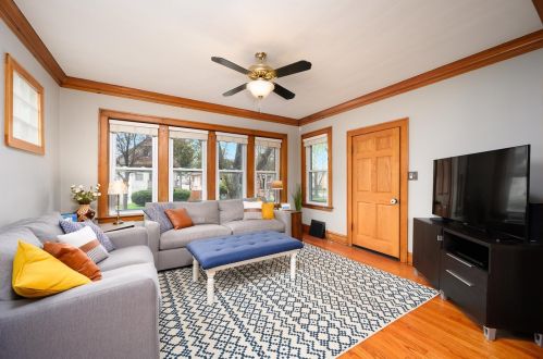 1309 Wenonah Ave, Forest View, IL 60402-1243