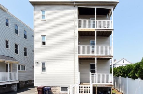 49 Highland Ave, Everett MA 02149-1434 exterior