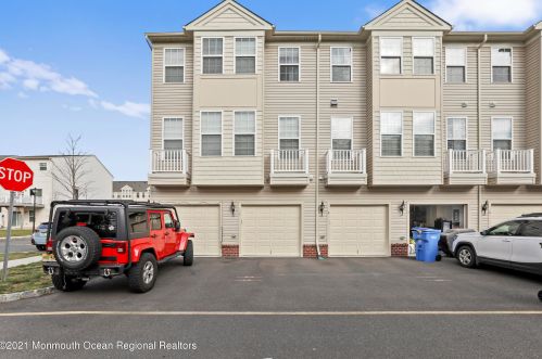 1 Kyle Dr, Tinton Falls NJ 07712-7535 exterior