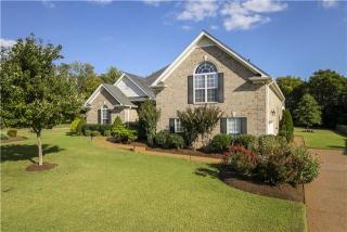 1011 Pittman Dr, Gallatin, TN 37066-8461