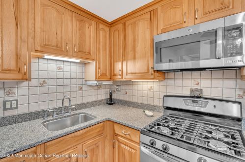 1326 Locust Dr, Tinton Falls NJ 07712-4911 exterior