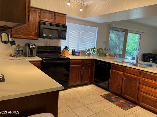 16017 34th Ave, Phoenix AZ 85051-1206 exterior