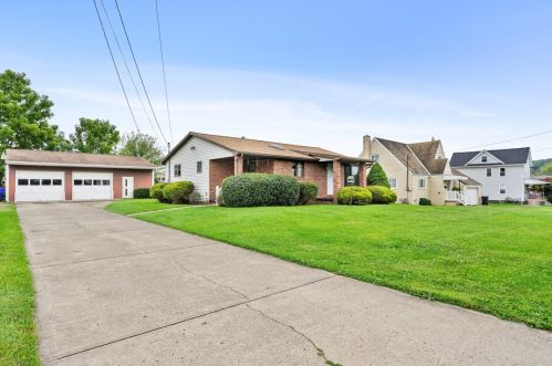 207 Hazel St, Zelienople, PA 16063-1012