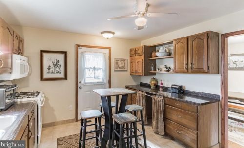 100 Holly Dr, West Deptford NJ 08096-3320 exterior