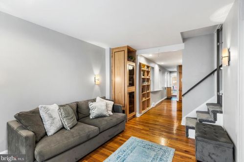 712 6th St, Philadelphia, PA 19147-2110