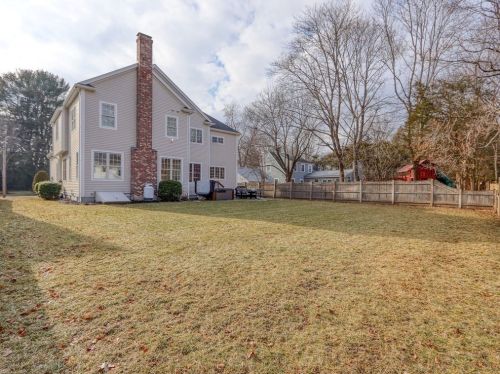 51 Mann Ave, Needham MA 02492-4533 exterior