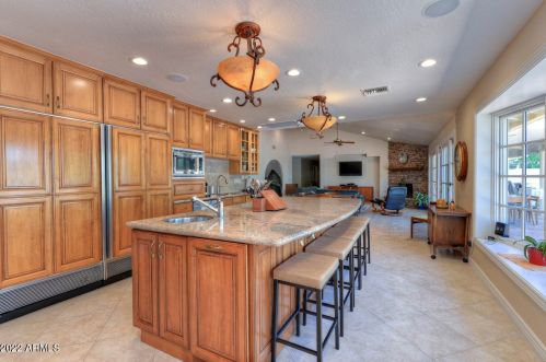 9234 33 Way, Phoenix AZ 85028-4967 exterior