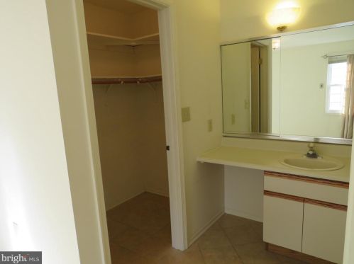 53 Lake View Ter, Columbus NJ  08022-1033 exterior