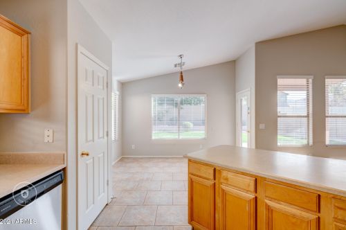 2715 Beautiful Ln, Phoenix AZ 85042-7073 exterior