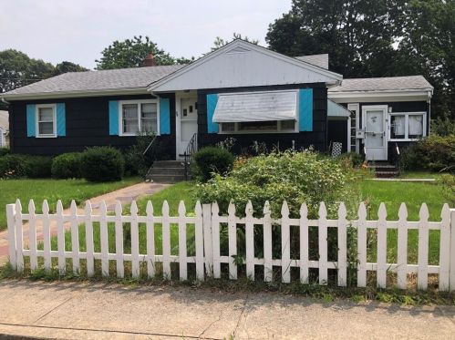 39 Castle St, Plymouth, MA 02360-4305