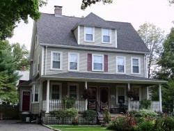 40 Oakland Ave, Newton, MA 02466-1705