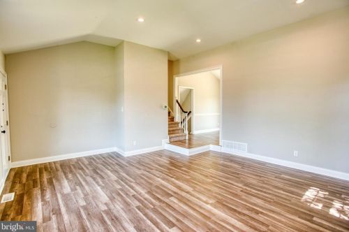 59 Pleasant Valley Dr, West Deptford NJ  08096-6320 exterior