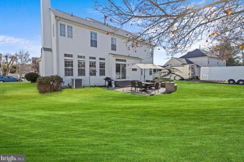 13 Equestrian Dr, Burlington NJ 08016-3065 exterior