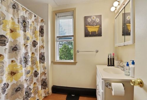 32 Corthell Ave, Whitman MA 02382-1803 exterior