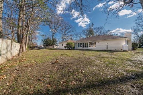 39 Sunset Dr, Seekonk MA 02771-4511 exterior