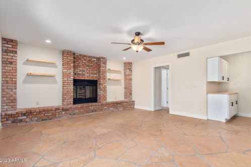 3835 Ahwatukee Dr, Phoenix AZ 85044-2033 exterior