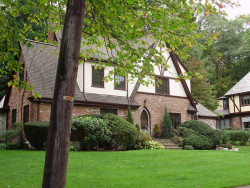 119 Gordon Rd, Newton, MA 02468-1226