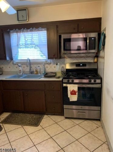 75 Louis St, Carteret, NJ 07008-2104