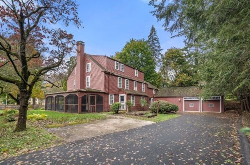 2 Brookshire Rd, Worcester, MA 01609-1220