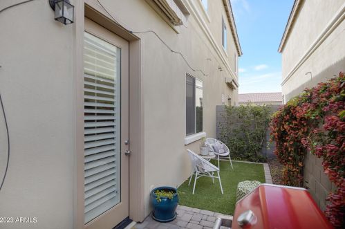 8976 8 Dr, Phoenix AZ 85041-6754 exterior