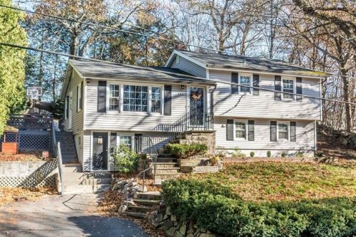 143 Sladen St, Dracut, MA 01826-4705