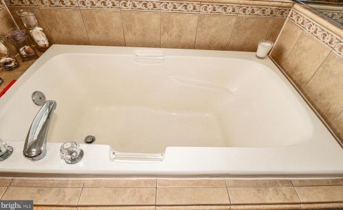 9 Canal Vw Dr, Trenton NJ 08648-1319 exterior