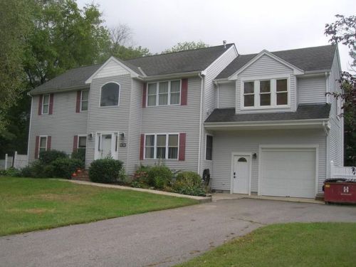 95 Main St, Berkley, MA 02779-2001