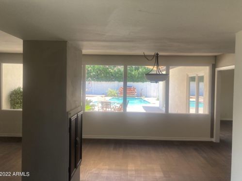 3433 53rd St, Phoenix, AZ 85018-6124