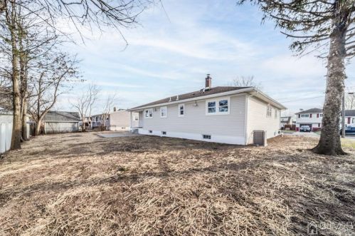 4 Charlotte St, Carteret NJ  07008-2321 exterior