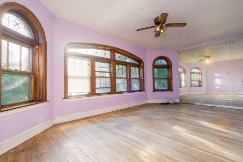 2447 Oak Park Ave, Forest View, IL 60402-2530