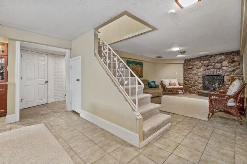 23 Colonial Rd, Hingham MA 02043-3639 exterior