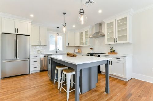 207 Whiting Ave, Dedham MA  02026-3120 exterior