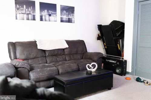 48 Arline Ave, West Deptford NJ 08096-1912 exterior