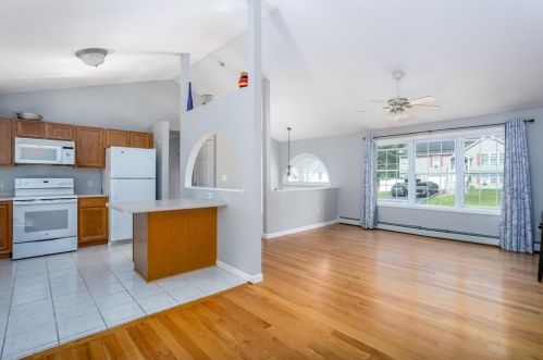 56 County St, Worcester, MA 01604-2425