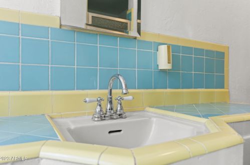 525 Edgemont Ave, Phoenix AZ 85035-1809 exterior