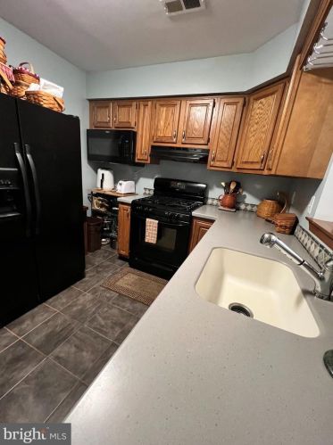 65 Barry Dr, West Deptford NJ  08051-1179 exterior