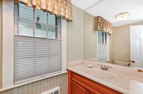 51 Fessenden St, Newton MA 02460-1119 exterior