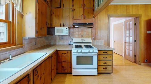 471 Main St, East Bridgewater MA 02324-1476 exterior