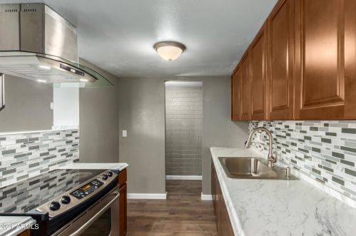 4011 44th Way, Phoenix, AZ 85040-2015