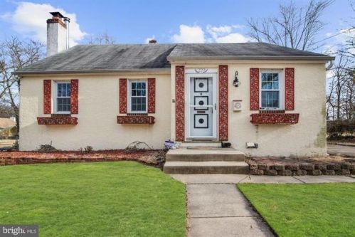 227 Mccarthy Ave, West Deptford, NJ 08051-1013