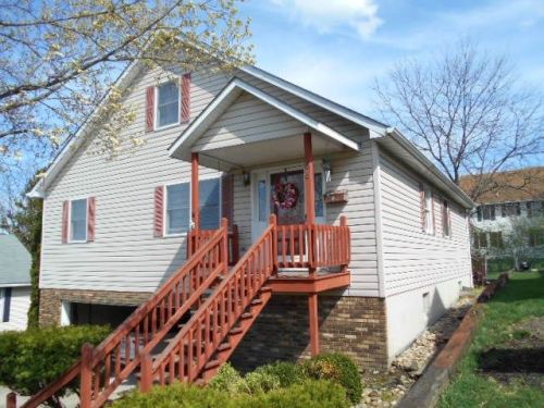 66 4th Ave, Clarion, PA 16214-1046