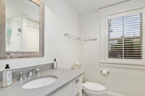 125 Seaview St, Chatham MA 02633-2330 exterior