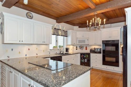 90 Countryside Ln, Milton MA 02186-4435 exterior