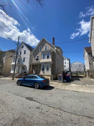 67 Howard St, New Bedford, MA 02746-1929