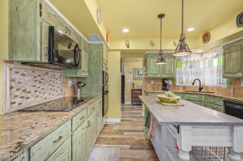 4210 Country Gables Dr, Phoenix AZ 85053-4528 exterior