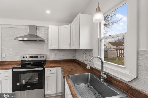 252 Greenwich Ave, West Deptford NJ  08066-2229 exterior