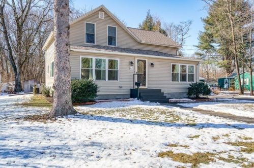 62 Hadley St, South Hadley MA  01075-1023 exterior