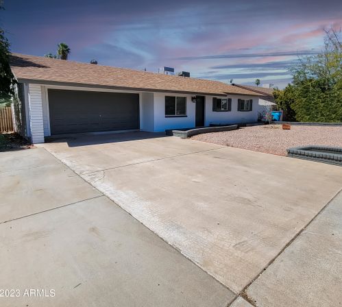 4225 Echo Ln, Phoenix AZ 85051-4659 exterior