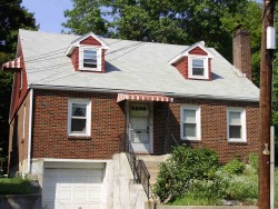 915 Watertown St, Newton, MA 02465-2123